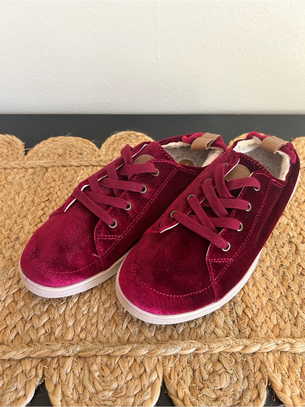 Revitalign Santa Clara Betta Burgundy Velvet Sneakers Women’s Size 9 #101 - Picture 2 of 10